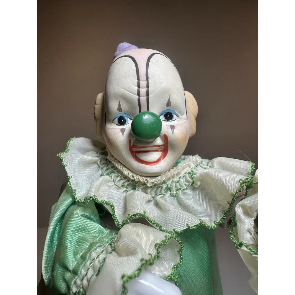 Victoria Ashlea Originals Benny Clown Music Box Plays Send In The Clowns